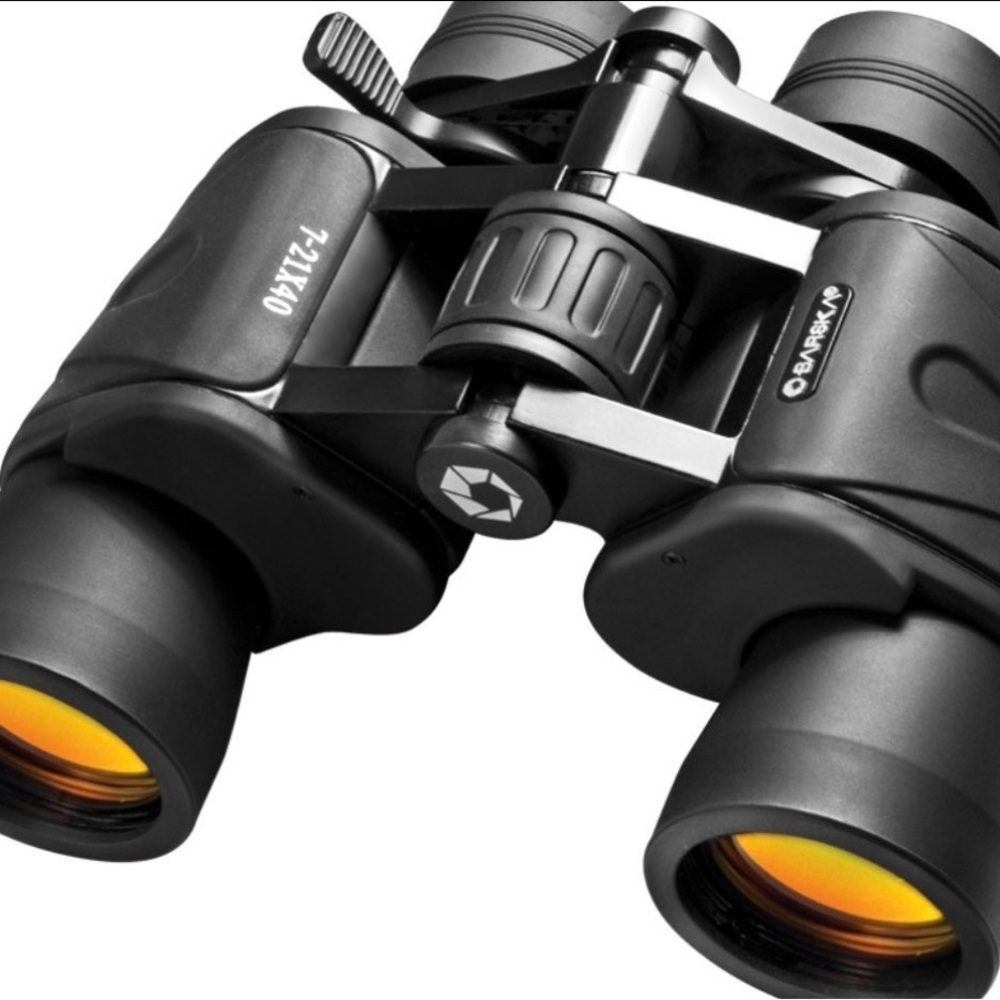 BARSKA 7-21 x 40 Binoculars comes with user manual and carrying case with strap